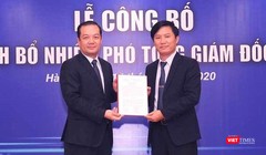Chủ tịch VNPT Phạm Đức Long trao quyết định bổ nhiệm ông Nguyễn Đình Danh (phải) làm Phó Tổng Giám đốc Tập đoàn VNPT.