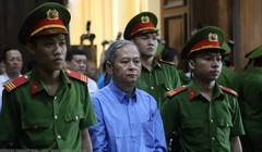 Cựu Phó Chủ tịch UBND TP.HCM Nguyễn Hữu Tín trong phiên tòa xét xử sơ thẩm. Ảnh: TTXVN