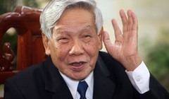 "Tổng bí thư Lê Khả Phiêu là động lực ban đầu tác động đến cá nhân tôi, thúc đẩy tôi sáng tạo"- Nguyễn Trần Bạt.