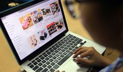 Tiêu dùng online đang trở thành xu hướng tại Việt Nam nửa đầu năm 2020. Ảnh minh họa: Bộ Công thương.