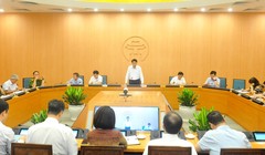 Chủ tịch UBND TP. Hà Nội Nguyễn Đức Chung trao đổi tại cuộc họp giao ban trực tuyến về phòng, chống COVID-19. Ảnh: Hanoi.gov.vn