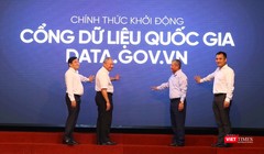 Thứ trưởng Nguyễn Thành Hưng và các đại biểu chính thức khởi động Cổng dữ liệu quốc gia data.gov.vn. 