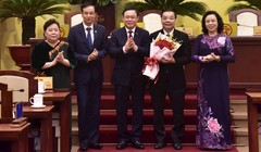 Phát biểu nhận nhiệm vụ, Tân Chủ tịch UBND TP Hà Nội Chu Ngọc Anh bày tỏ rằng ông "nhận thức sâu sắc rằng đây là vinh dự lớn nhưng cũng là trách nhiệm nặng nề". Ảnh: UBND TP. Hà Nội.