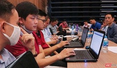 Làm việc qua mạng Wi-Fi đôi khi không an toàn đã tạo điều kiện cho những lỗ hổng bảo mật mới mà tội phạm mạng có thể nhắm đến. Ảnh minh hoạ.