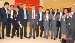 Các đại biểu vui mừng với kết quả bầu cử Ban chấp hành Trung ương Đảng khoá XIII - vừa được công bố tối muộn ngày 30/1.