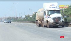 Trong thời gian thực hiện cách ly xã hội tại Hải Dương, các phương tiện thông thường không được lưu thông trên quốc lộ 5. Ảnh: VietTimes.