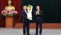 Thường trực Ban Bí thư Võ Văn Thưởng trao quyết định cho ông Nguyễn Trọng Nghĩa.