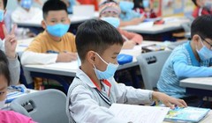 Thứ trưởng Bộ Y tế Nguyễn Trường Sơn cho rằng đây là thời điểm hết sức hợp lý và cần thiết để đưa học sinh trở lại trường.