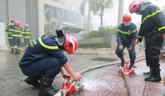 Công an TP. Hà Nội đã cập nhật được 9.860 dữ liệu nguồn nước phục vụ chữa cháy vào bản đồ Google Maps và tiến hành bàn giao, hướng dẫn công an các quận, huyện thị xã quản lý, sử dụng.