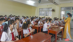 Học sinh các khối lớp 1, 2, 3, 4, 5, 6 thuộc 30 quận, huyện, thị xã trở lại trường học trực tiếp từ ngày 6/4 tới.