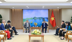 Thủ tướng Phạm Minh Chính tiếp GS. Stewart Cole - Chủ tịch Viện Pasteur Paris.