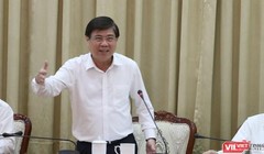 Ông Nguyễn Thành Phong chỉ đạo tại cuộc họp phòng, chống dịch bệnh COVID-19 khi đương nhiệm Chủ tịch UBND TP.HCM.