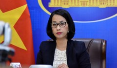 Phó Phát ngôn Bộ Ngoại giao Phạm Thu Hằng tại buổi họp báo thường kỳ. Ảnh: BNG.