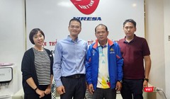 Tổng thư ký EFC Lun Samedy (người thứ 2 phải sang) đến thăm văn phòng làm việc của VIRESA. Ảnh: VIRESA cung cấp.