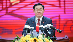 Chủ tịch Quốc hội Vương Đình Huệ nhấn mạnh mục tiêu chấn hưng, phát triển văn hóa để văn hóa ngang hàng chính trị và kinh tế.