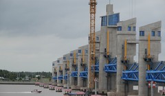 'Siêu' công trình cống thủy lợi Cái Lớn – Cái Bé, tại Kiên Giang là công trình thủy lợi lớn nhất Việt Nam, vốn đầu tư giai đoạn 1 hơn 3.300 tỉ đồng. Ảnh: Thanh Niên/Đình Tuyển.