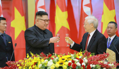 Ông Kim Jong Un cho rằng cần đẩy mạnh các chuyến thăm cấp Đảng và Chính phủ giữa hai nước nhằm thúc đẩy, phát triển hợp tác và giao lưu lên giai đoạn cao mới.