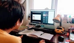 Giao tiếp là một trong những khía cạnh thách thức nhất của hình thức làm việc trực tuyến. 