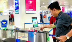 Thí điểm xác thực khuôn mặt hành khách tại Cảng HKQT Nội Bài - ảnh: Cục Hàng không Việt Nam.