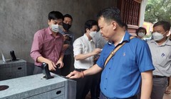 Du khách tham quan tại Văn Miếu - Quốc Tử Giám có thêm trải nghiệm mới về hệ thống biên lai điện tử