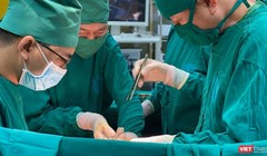 Quốc hội vinh danh những cá nhân, tập thể đã đóng góp trí tuệ, sức lực, của cải, vật chất cho công cuộc phòng, chống đại dịch COVID-19. Ảnh minh hoạ.