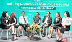 Các diễn giả trao đổi tại tọa đàm.