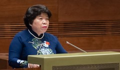 Chủ nhiệm Ủy ban Xã hội Nguyễn Thúy Anh trình bày Báo cáo thẩm tra