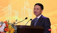 Bộ trưởng Nguyễn Mạnh Hùng trao đổi với tập thể lãnh đạo, cán bộ, người lao động của Bưu điện Việt Nam.