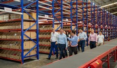Đoàn đối tác thăm quan trung tâm phân phối khu vực miền Nam của Viettel Post