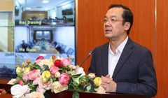 Thứ trưởng Phạm Đức Long trao đổi tại hội nghị.