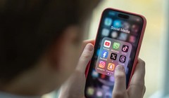Cộng đồng Facebook Việt Nam đang dậy sóng vì hàng loạt hội nhóm (group) và trang fanpage lớn trên Facebook bất ngờ “biến mất” hoặc bị vô hiệu hóa.