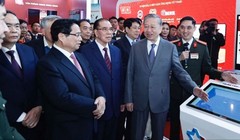 Tổng Bí thư Tô Lâm cùng các lãnh đạo Đảng, Nhà nước tham quan các gian hàng giới thiệu các sản phẩm, dịch vụ, giải pháp khoa học-công nghệ tại Hội nghị toàn quốc về đột phá phát triển khoa học, công nghệ, đổi mới sáng tạo và chuyển đổi số quốc gia (13/1/2025).