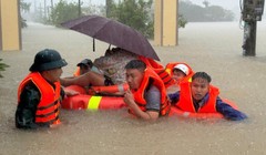 Các nhà mạng kích hoạt phương án ứng phó, huy động lực lượng để giữ vững thông tin liên lạc, hỗ trợ người dân.
