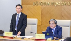 Thứ trưởng Bộ KH&CN Hoàng Minh và Phó Chủ tịch UBND thành phố Hà Nội Trương Việt Dũng đồng chủ trì cuộc họp báo.