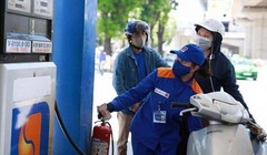 Giá xăng tăng kỷ lục 