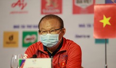 HLV Park Hang Seo trả lời họp báo trước trận bán kết gặp Malaysia 