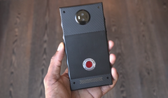 Hydrogen One, smartphone đầu tiên của hãng RED, công ty chuyên làm camera cho các hãng phim bom tấn. (ảnh: Business Insider)