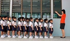 Mỹ chi trung bình 16.268 USD một năm để giáo dục một học sinh từ tiểu học đến đại học, cao hơn mức trung bình toàn cầu là 10.759 USD (Ảnh: The Guardian)