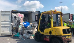 Malaysia tuyên bố gửi trả hàng tấn rác thải cho các nước chuyển rác tới nước họ (Ảnh: CNN)