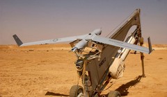 UAV ScanEagle có khả năng bay liên tục hơn 20 tiếng và tầm hoạt động gần 1.500 km (Ảnh: DefensePost)