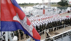 Hải quân Campuchia trong một nghi thức tiếp nhận một tàu tuần tra của Trung Quốc ở căn cứ Ream (ảnh: Asia Times)