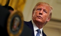 Tổng thống Trump tiếp tục đối mặt với nhân vật tố giác giấu mặt thứ hai (Ảnh: Reuters)