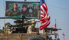 Binh sĩ Mỹ tuần tra khu vực gần biên giới với Thổ Nhĩ Kỳ ngày 31/10 (Ảnh: Newsweek)