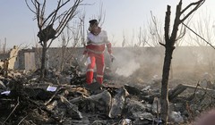 Hiện trường vụ tai nạn máy bay thảm khốc ở Iran (Ảnh: CNN)