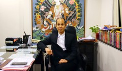 Ông So Man-fung Peter, thày phong thủy nổi tiếng ở Hong Kong (Ảnh: CNN)