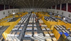 Trong 2 ngày 3 và 4/2, Vũ Hán đã lập thêm 11 bệnh viện tạm để thu nhận, cách ly điều trị và theo dõi những người bệnh nhẹ và nghi nhiễm (Ảnh: hk.on.cc)