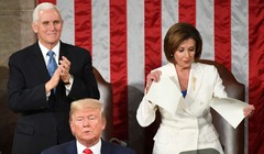 Hình ảnh Chủ tịch Hạ viện Nancy Pelosi xé toạc bản sao Thông điệp liên bang cho thấy thất bại cùng sự phẫn nộ của đảng Dân chủ (Ảnh: DailyBeast)