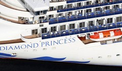 Tàu Diamond Princess neo đậu tại cảng Yokohama, Nhật Bản (Ảnh: Kyodo News)