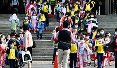 Nhiều quốc gia đóng cửa trường học như một biện pháp ngăn chặn sự lây lan của dịch COVID-19 (Ảnh AFP)