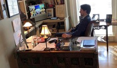 Thủ tướng Trudeau họp trực tuyến cùng lãnh đạo các nước G7 tại căn biệt thự cổ Rideai Cottage (Ảnh: Reuters)